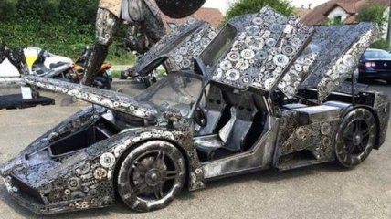Удивительный автомобиль из металлолома 
