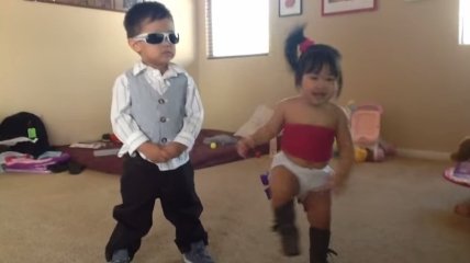 ВИДЕОпозитив: Gangnam style в исполнении двух очаровательных малышей
