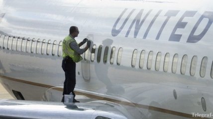 United Airlines вернет деньги за билеты пассажирам скандального рейса