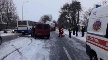 В Винницкой области столкнулся микроавтобус и автобус, есть пострадавшие