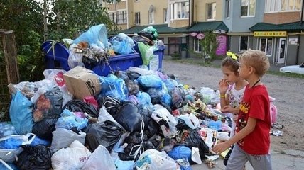 Из Львова в другие города за день вывезено 270 тонн ТБО