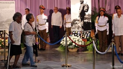 Урну с прахом Кастро установили в Министерстве вооруженных сил Кубы