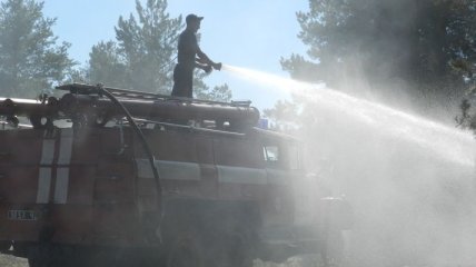 В Херсоне спасатели до утра тушили пожар на свалке 