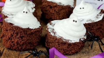 Рецепт дня: шоколадные пирожные "Привидения" на Хэллоуин 