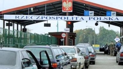 На границе с Польшей застряли 900 автомобилей