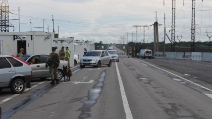 ГПС Украины: Сегодня на КПВВ "Марьинка" въезд ожидало 430 авто
