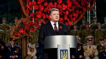 Президент Украины возложил цветы к могиле Неизвестного Солдата