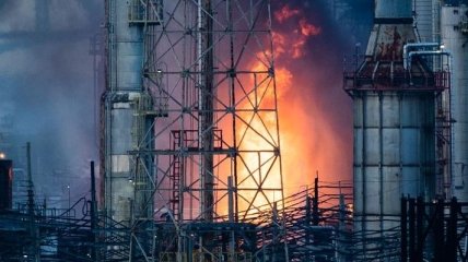 Почему в США горел нефтеперерабатывающий завод: объяснения пожарных