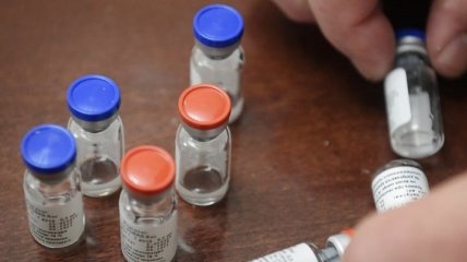 Оккупанты Крыма отказываются вакцинироваться "Спутником", но испытывают вакцину на людях