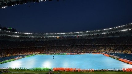 Закрытие Евро-2012: шоу с ударом через себя