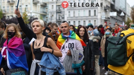 В Киеве представители ЛГБТ вышли на марш