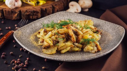 Смажена картопля з грибами