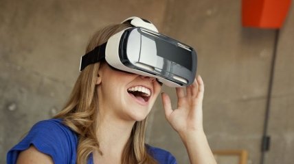 Facebook работает над приложениями для очков виртуальной реальности