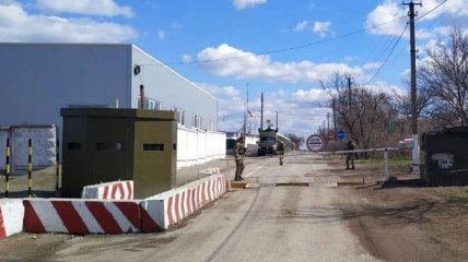 На Донбассе пункты пропуска меняют режим работы 