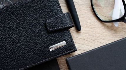Выбираем подарок: как удачно купить портмоне или кожаный кошелек?