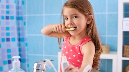 Навыки самообслуживания: что должен уметь делать ребенок в 3 года