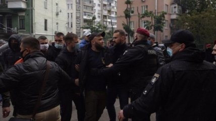 Акция под офисом ОПЗЖ: у Медведчука говорят о пострадавших, "Нацкорпус" - о пяти задержанных 