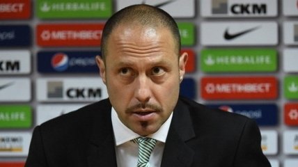 Тренера "Карпат" не устраивают условия нового контракта 