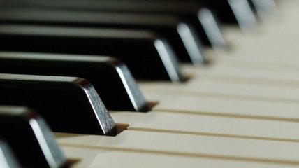"Приобщили" к музыке: роборуку научили играть на пианино (Видео)
