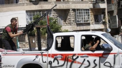 Сирийская армия пытается выбить повстанцев из пригорода Дамаска