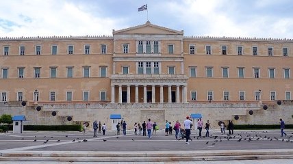 Греция внесла в парламент многомиллиардный пакет мер экономии