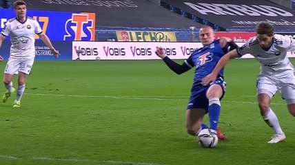 Украинский футболист забил автогол спустя одну минуту после выхода на замену (видео)