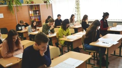ВНО-2018: Девушки показали лучшие знания по украинскому языку, чем юноши