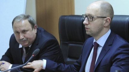 Яценюк: Ситуация на Донбассе развернулась в другую сторону