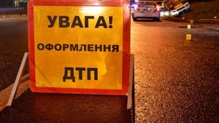 Под Черновцами сбитый инспектор вызывал полицию с капота грузовика