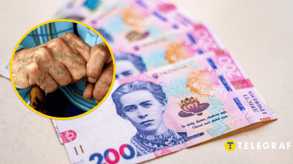 Деньги и руки пожилого человека