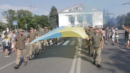 Український прапор у Маріуполі у 2021 році