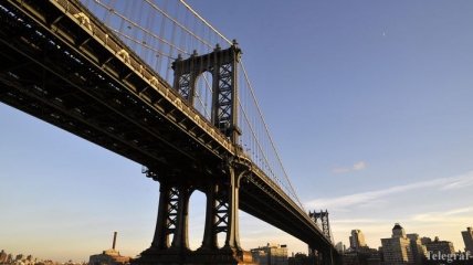 Часть Бруклинского моста в Нью-Йорке обрушилась 