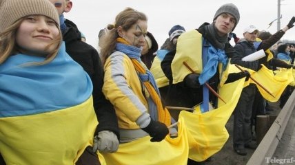 Между городами на Донбассе создали "цепь единения"
