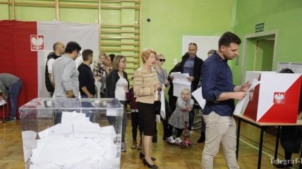 Выборы на фоне пандемии: большинство поляков выступили за перенос даты