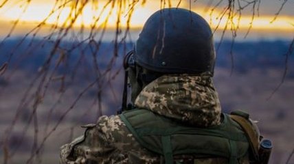На фронті від обстрілів поранений український боєць