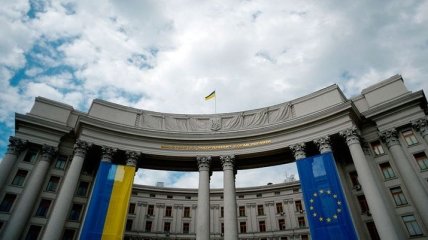 Украинский дипломат заразился коронавирусом