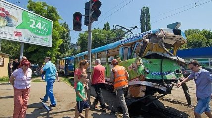 Трамвай №13 врезался в грузовик