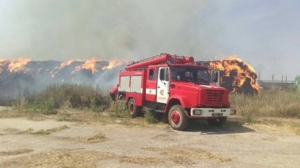 Масштабный пожар в Харьковской области тушили два самолета 