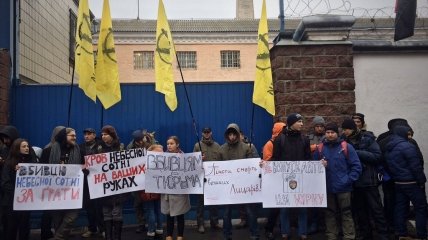 Активисты блокируют выезд из Лукьяновского СИЗО