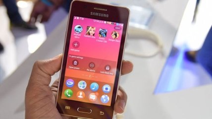 Samsung официально представила новый смартфон Z2