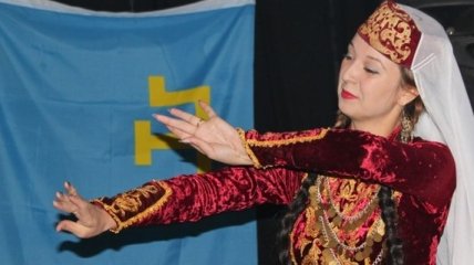 Крымские татары утвердили национальные флаг и гимн