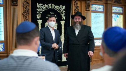 Визит Зеленского в Херсон: президент посетил синагогу Хабад 