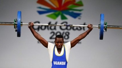 Пытался затеряться среди японцев: штангист из Уганды сбежал с Олимпийской базы в поисках лучшей жизни