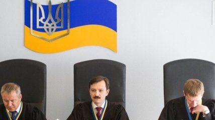 Госизмена Януковича: суд взял перерыв на неделю