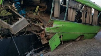В жутком тройном ДТП на Харьковщине пострадали 23 человека