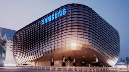 Компания Samsung запатентовала колонку со сворачиваемым дисплеем
