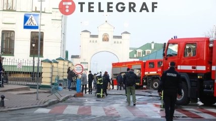 Спасатели тушат пожар в Киево-Печерской лавре