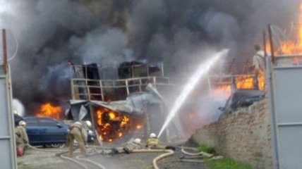 Взрыв и пожар на СТО в Харькове: есть пострадавшие