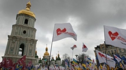 Объединенная оппозиция на выборы застолбила Софийскую площадь  