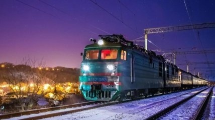 На Тернопольщине поезд с пассажирами пять часов простоял в поле